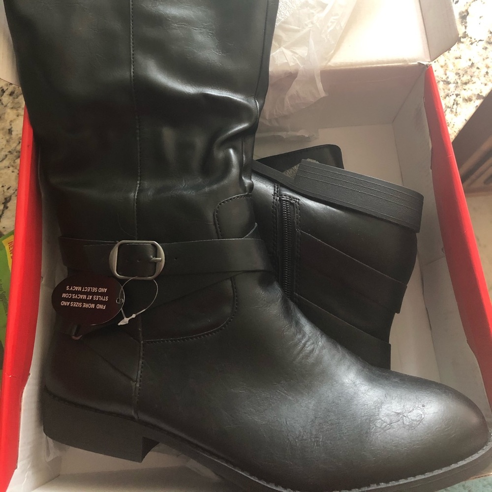 Women’s tall boots. Wide calf